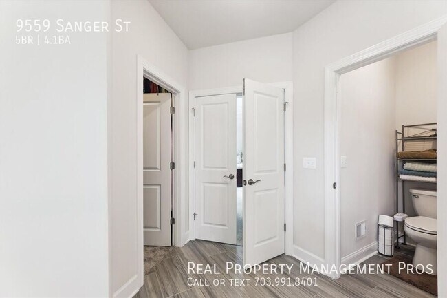 Building Photo - 9559 Sanger St