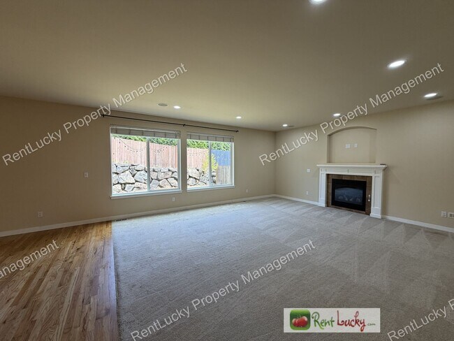 Building Photo - Amazing 5 Bedroom Home in Bothell with Gorgeous Finishes and Large Family Room!