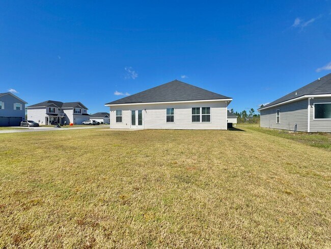 Building Photo - MOVE-IN READY! (Pet Friendly)