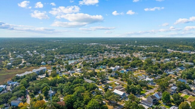 Building Photo - SNOWBIRD RENTAL- 4 blocks 2 Sea & Fire Pit