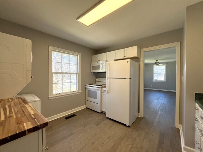Building Photo - **$500 Incentive** Totally Renovated! Great 2 Bed 1 Bath Home in South Nashville!
