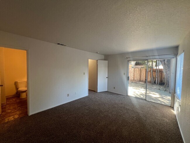 Building Photo - Floyd Ave - Duplex