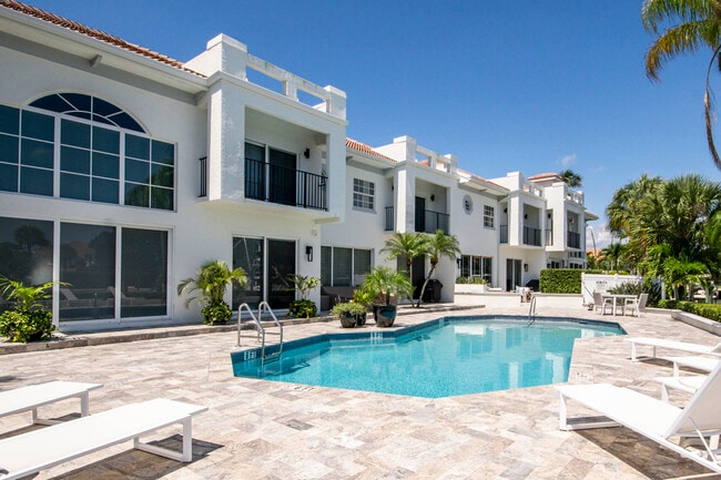 Building Photo - 2245 Monet Rd