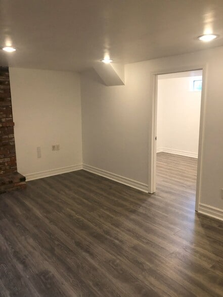 Building Photo - 516 E Wedgewood Ave