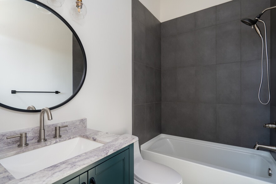 Building Photo - 2200 W Alameda St