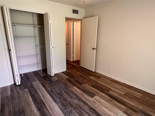 Building Photo - 1601 Faro Dr