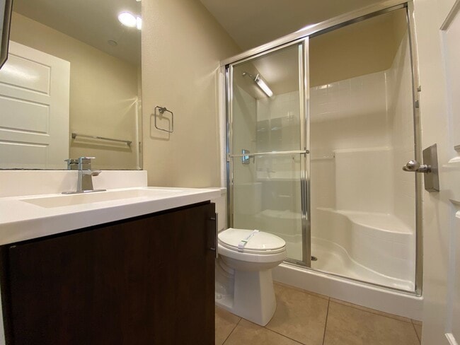 Building Photo - 3bedroom 3 bath home in the Solaire Commun...