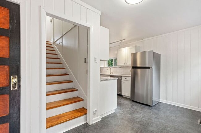 Building Photo - 3215 SE 53rd Ave