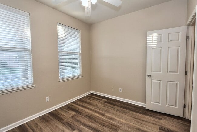 Building Photo - Beautiful 4 Bed 3 full bath Natomas Home!!