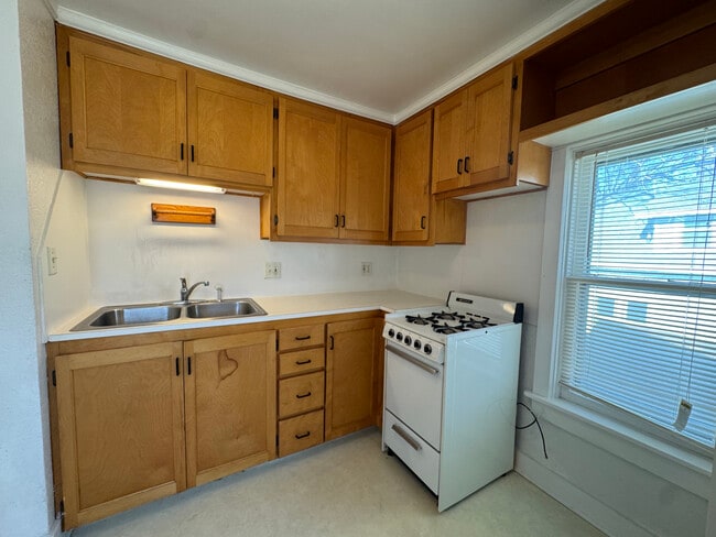 Building Photo - 326 E Vine St