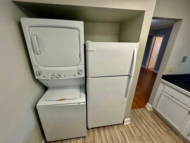 Building Photo - 2570 W 67th Pl