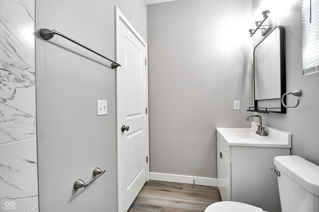 Building Photo - 415 Dequincy St