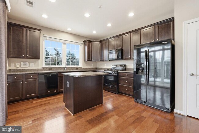 Building Photo - 44025 Vaira Terrace