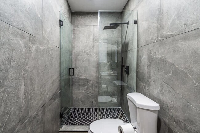 Building Photo - 17621 NE 7th Ave