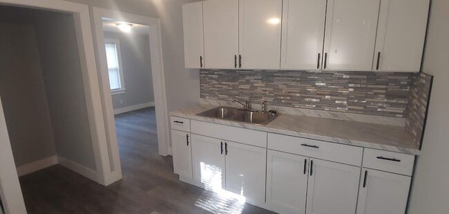 Building Photo - 5807 W Park Hill Ave