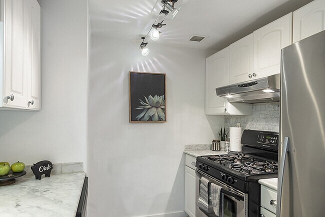 Building Photo - 15 N Beacon St