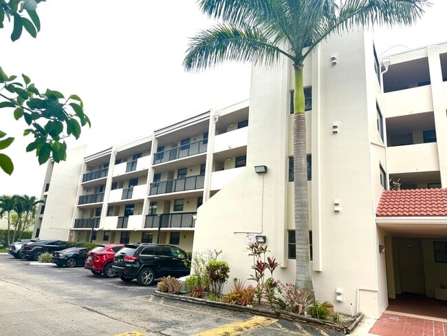 Building Photo - 111 Lake Emerald Dr