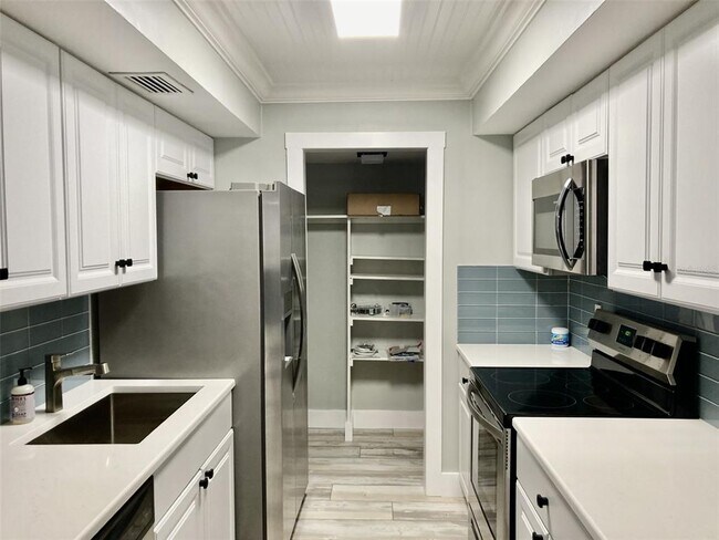 Building Photo - 6114 43rd St W