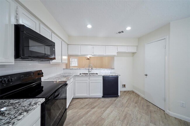 Building Photo - 22810 Dairy Gate Dr