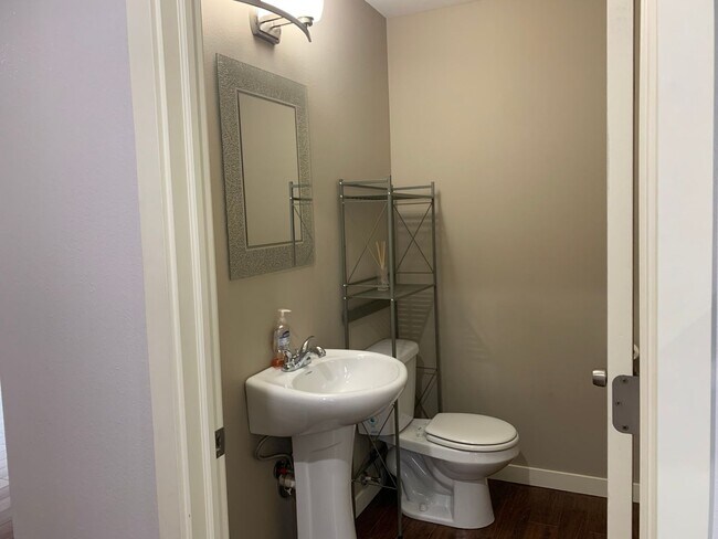 Building Photo - 5817 Pioneer Ridge Pl
