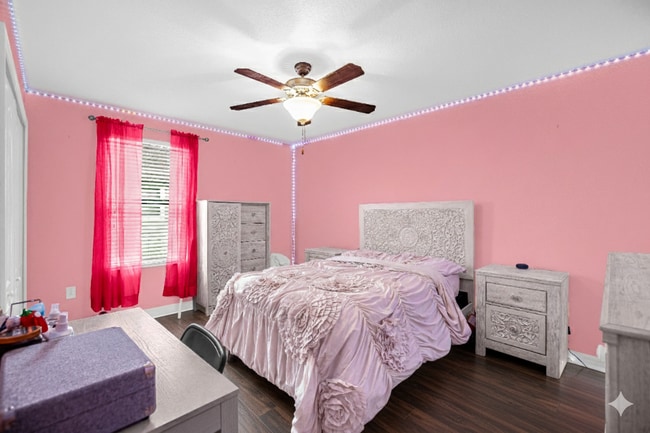 Building Photo - "Discover Spacious Elegance: 5-Bed, 3-Bath...