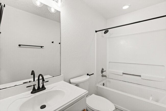 Building Photo - 3510 Lanesborough Dr