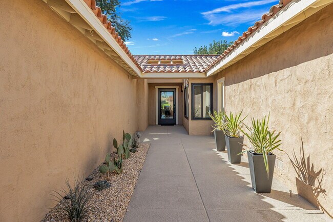 Building Photo - 179 Gran Via