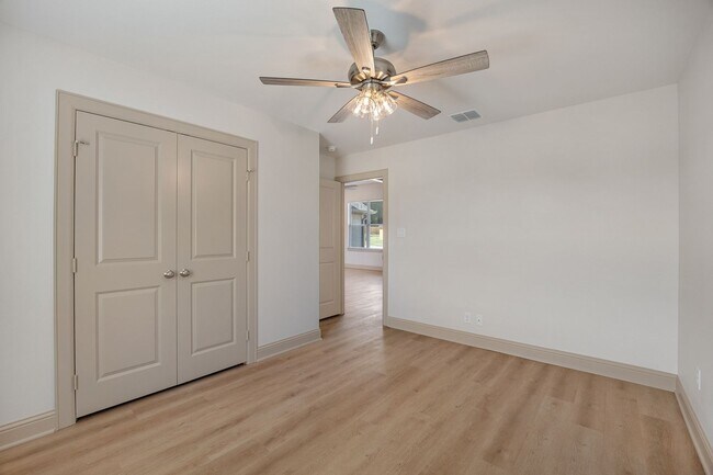 Building Photo - 3190 Dogwood Pk Blvd