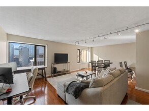 Building Photo - 19 S 1st St