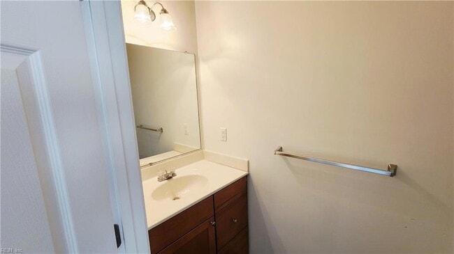 Building Photo - 805 Gem Ct