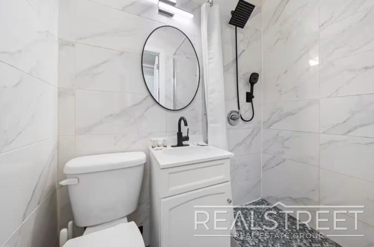 Building Photo - Modern 2BR/2BA in Prime Chinatown | Quick Access to Midtown & Google HQ