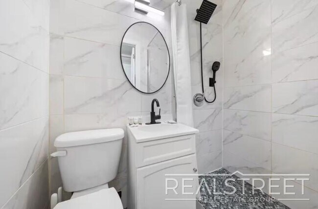 Building Photo - Modern 2BR/2BA in Prime Chinatown | Quick Access to Midtown & Google HQ