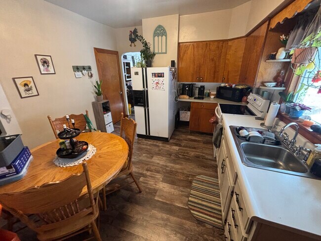 Building Photo - 10 Mingo St