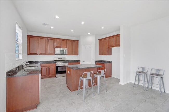 Building Photo - 10514 Kentington Oak Dr