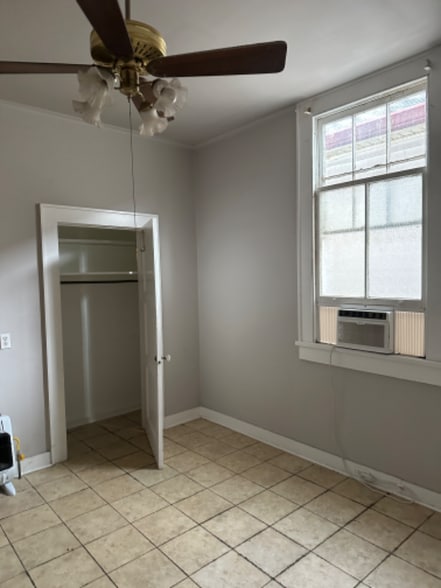 Building Photo - 924 N Roman St