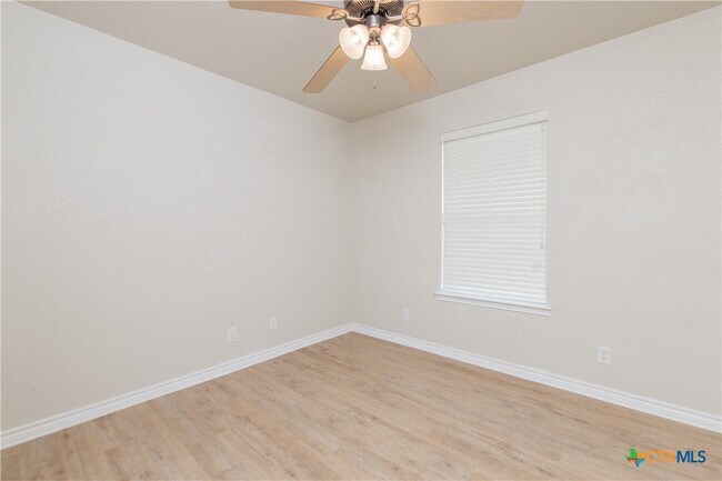 Building Photo - 404 Rowdy Dr