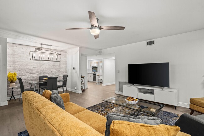 Building Photo - 5945 Parkwalk Dr