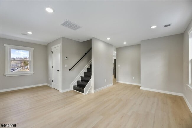 Building Photo - 143 Johnston Ave