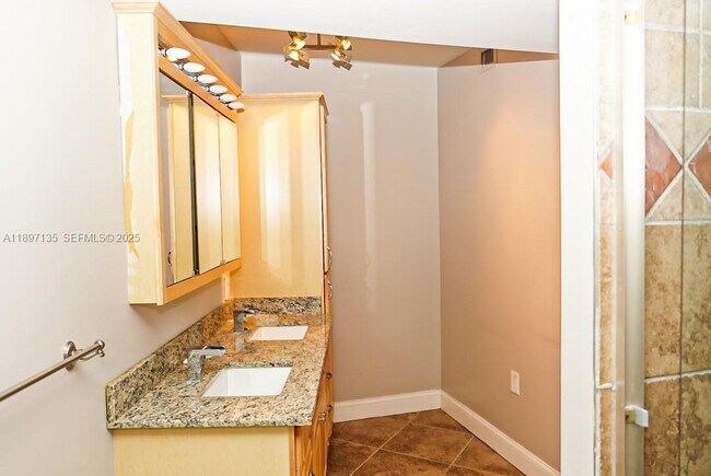 Building Photo - 100 Golden Isles Dr