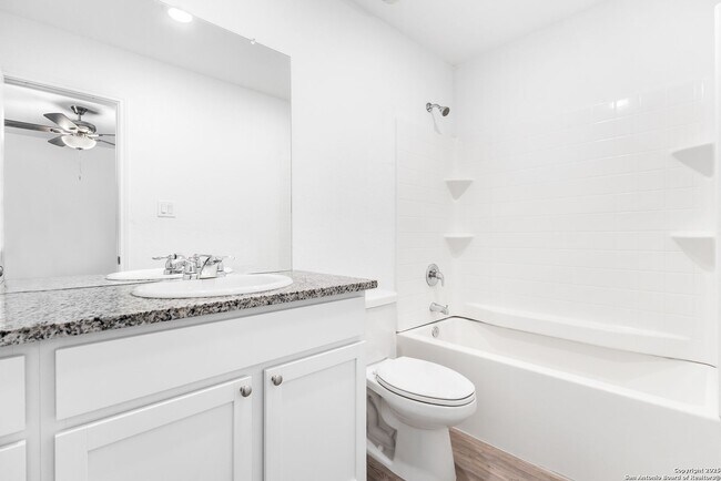 Building Photo - Charming Home Awaits: Spacious & Modern Living in a Prime Location