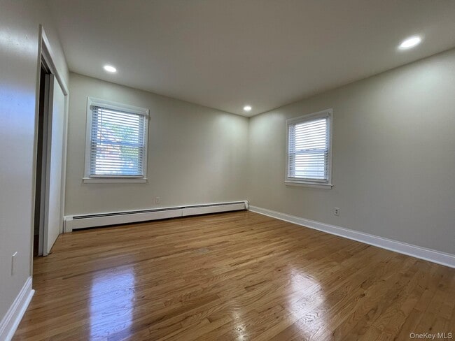 Building Photo - 159 Elm Ave