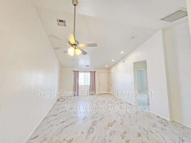 Building Photo - 600 San Lorenzo St