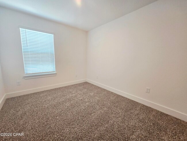 Building Photo - 396 Salt Creek Lane