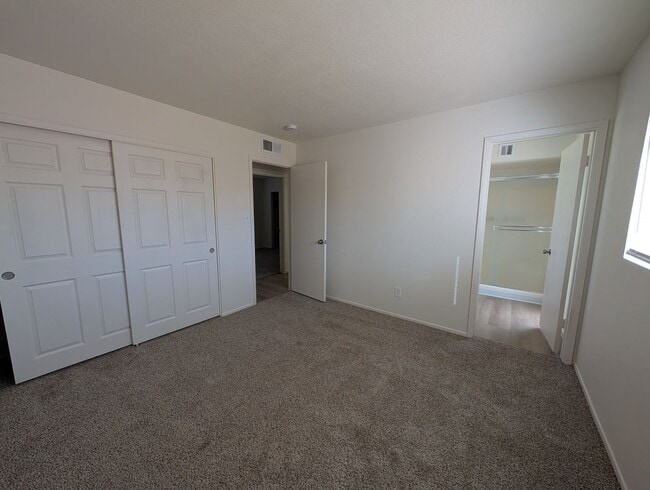 Building Photo - 3 Bed 2 Bath Home