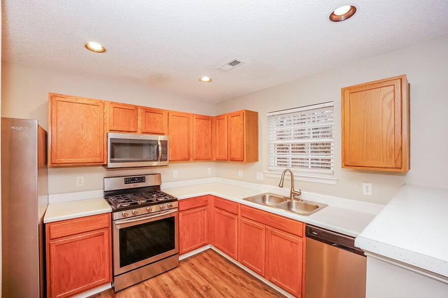 Building Photo - 1912 Waters Trail Dr