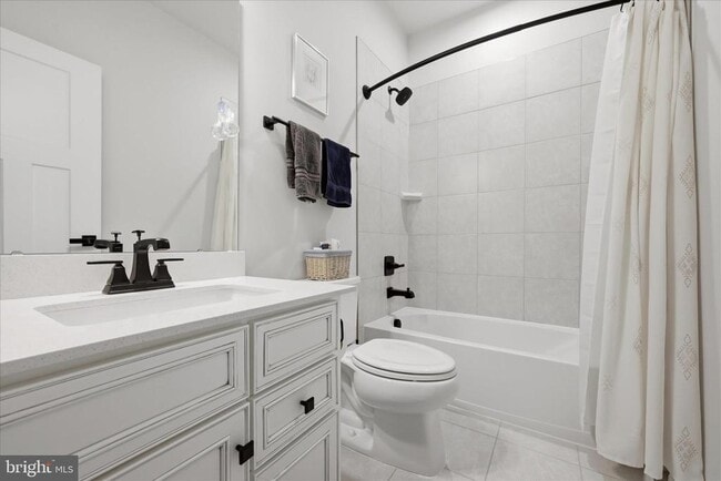 Building Photo - 2027 Track Cir