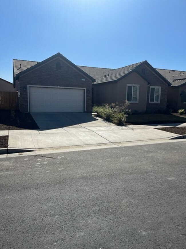 Primary Photo - 4 Bedroom 2 Bath home in Hanford Coming So...