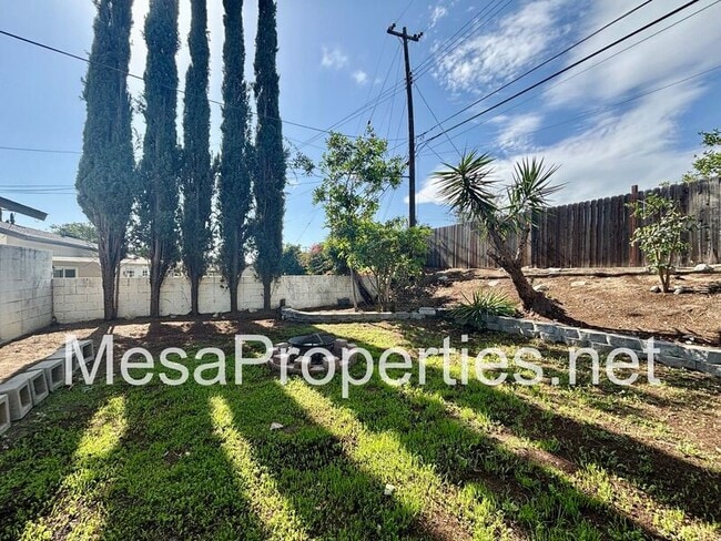 Building Photo - 1481 N Grove Ave