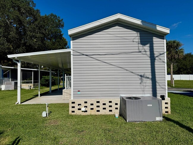 Building Photo - 956 N Colonial Cir