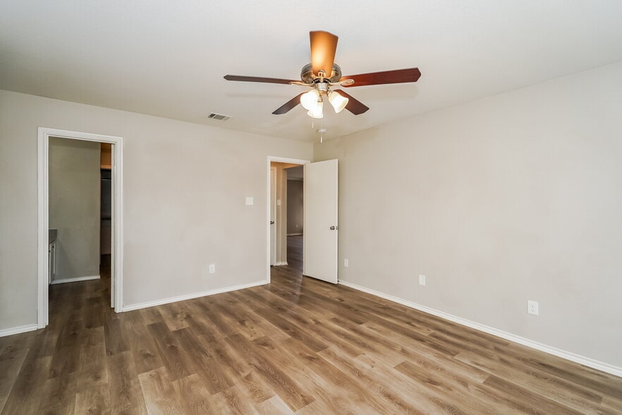 Building Photo - 2105 Pacino Dr